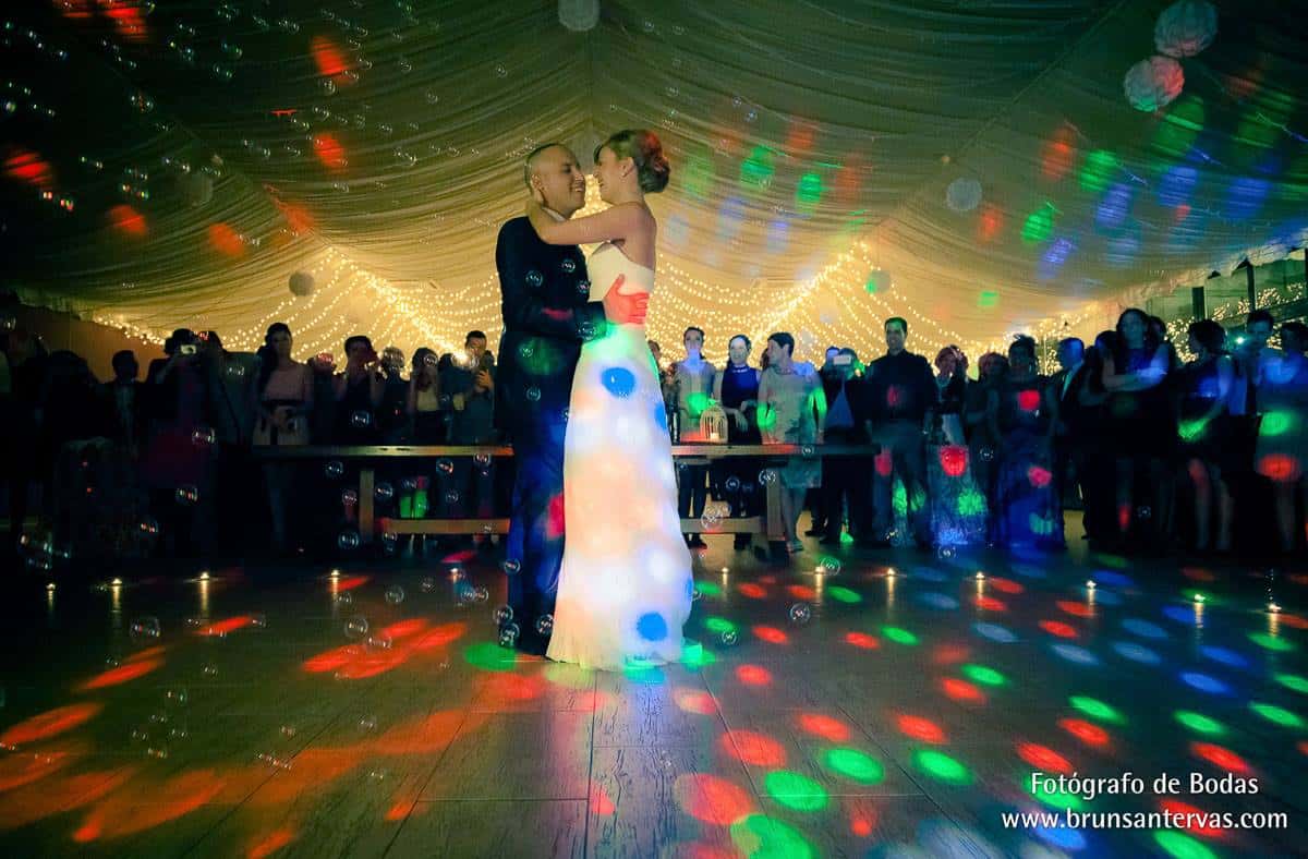 Las luces en el baile de novios quedan genial !!