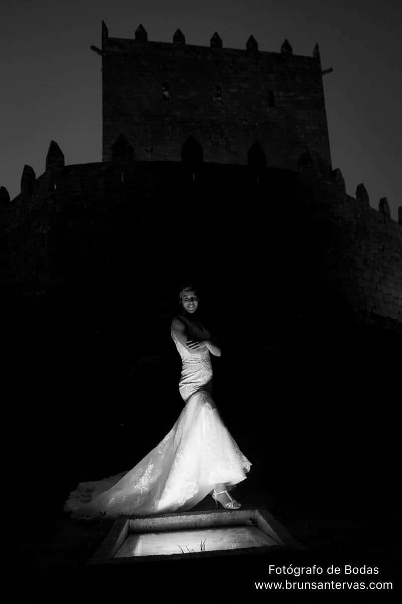 Posado nocturno de la novia en el Castillo de Soutomaior.